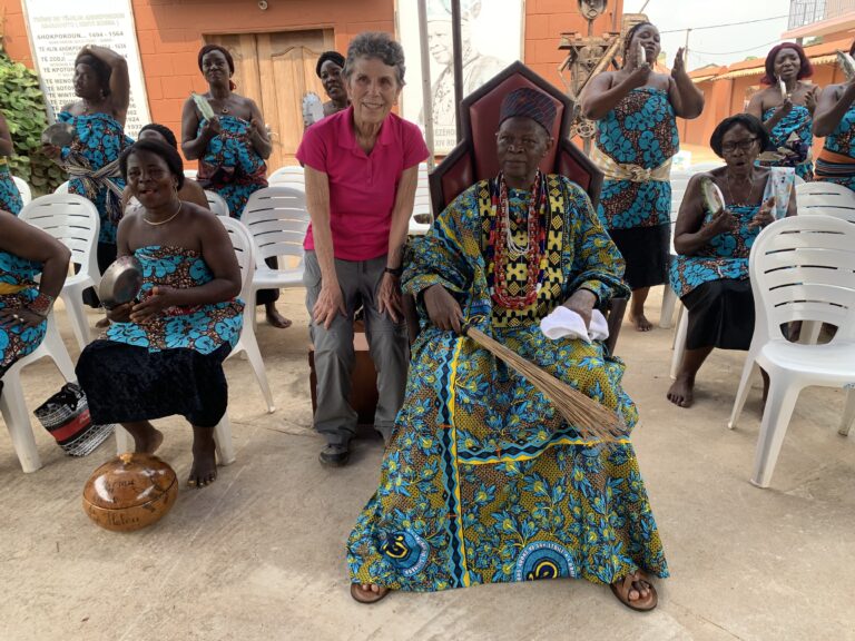 Rencontre avec un roi traditionnel sur son trône, Bénin