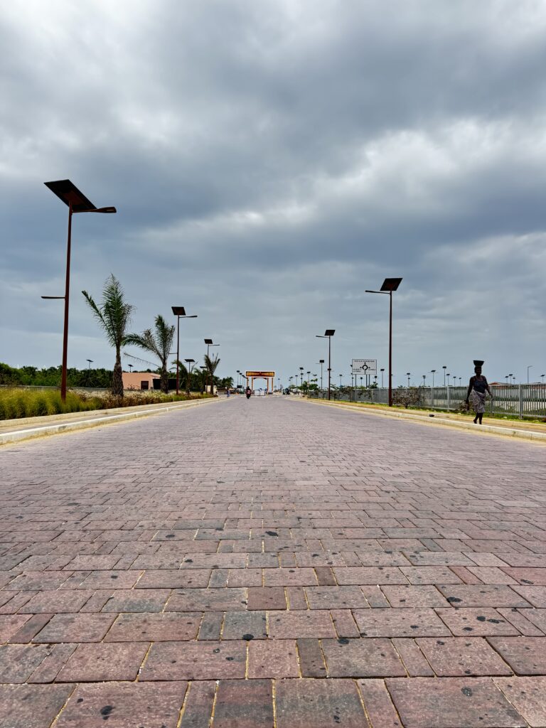 La Route des Esclaves de Ouidah, perspective vers l'océan